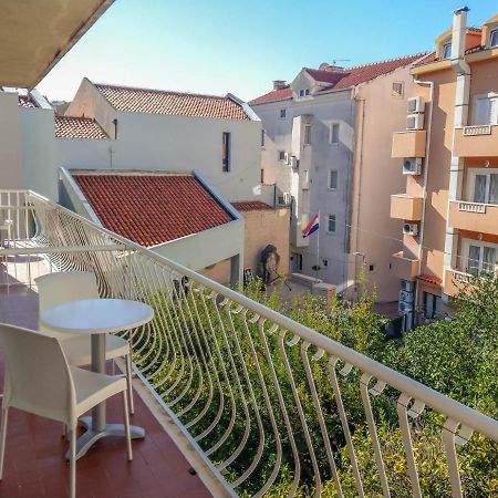 Apartman Riva K Podgora Bagian luar foto