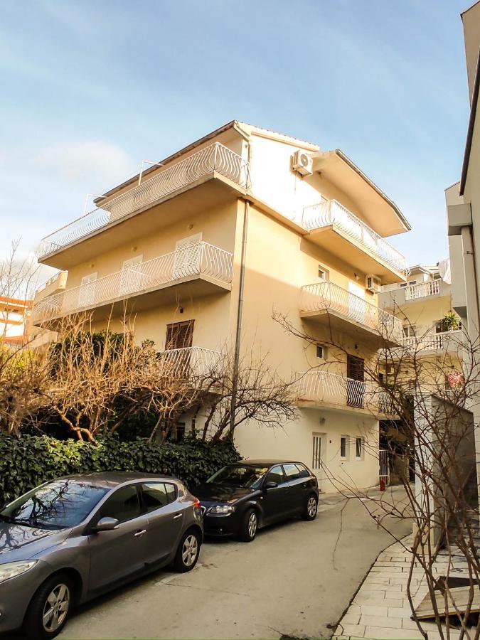Apartman Riva K Podgora Bagian luar foto