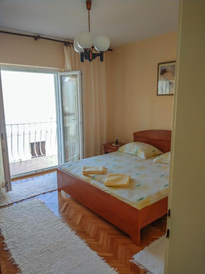 Apartman Riva K Podgora Bagian luar foto