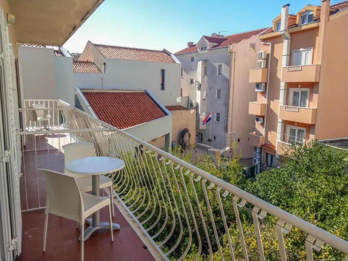 Apartman Riva K Podgora Bagian luar foto
