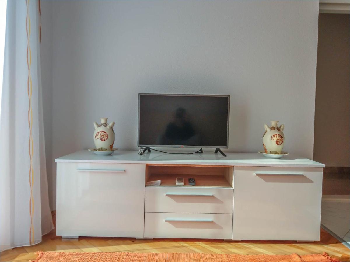 Apartman Riva K Podgora Bagian luar foto