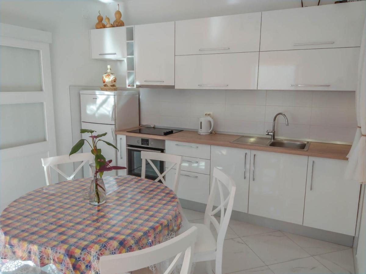 Apartman Riva K Podgora Bagian luar foto